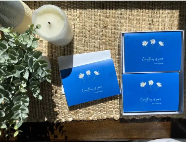 BOITE DE 12 CARTES DOUBLE "TOUT EST GRACE" AVEC ENVELOPPES