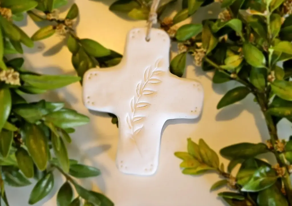 CROIX AVEC RAMEAU 7.5CM