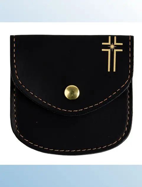 POCHETTE À CHAPELET EN CUIR NOIR , CROIX COULEUR OR H. 8 X 8 CM,