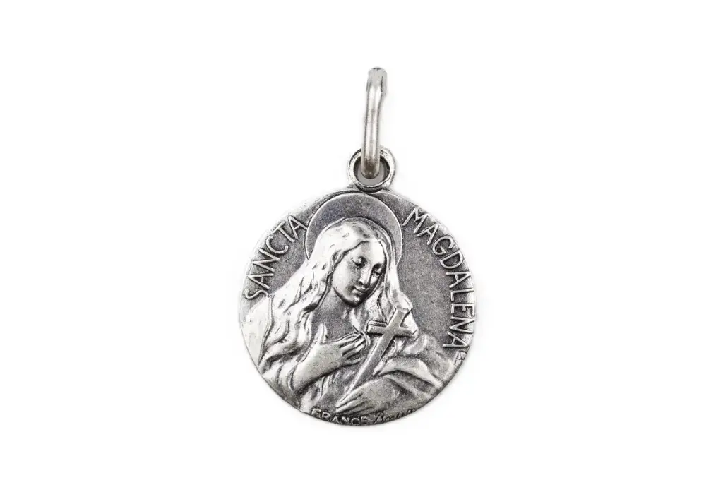 MÉDAILLE SAINTE MARIE-MADELEINE LAITON ARGENTÉ 16MM