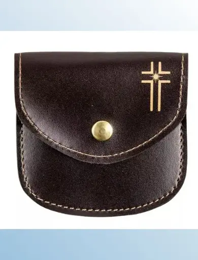 [1000000001518] POCHETTE À CHAPELET EN CUIR MARRON, CROIX COULEUR OR H. 8 X 8 CM.
